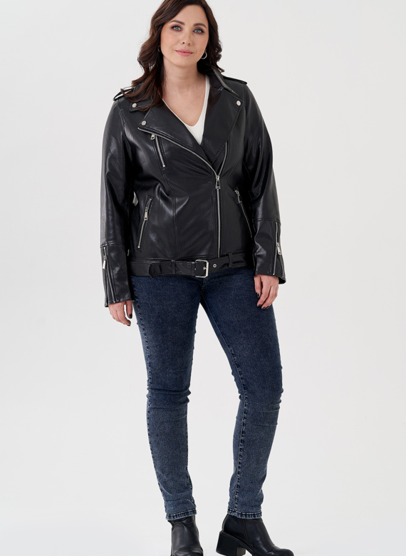 Удлиненная куртка косуха в черном цвете с ремнем