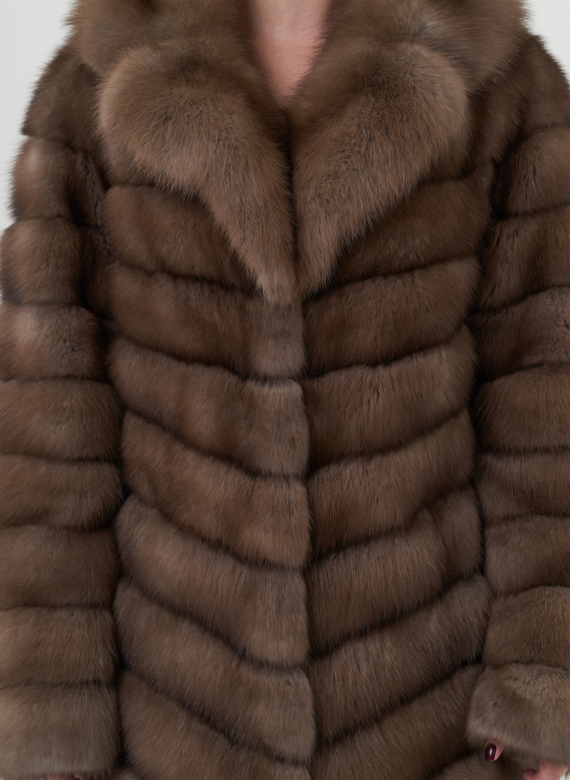 Шуба из куницы с английским воротником 