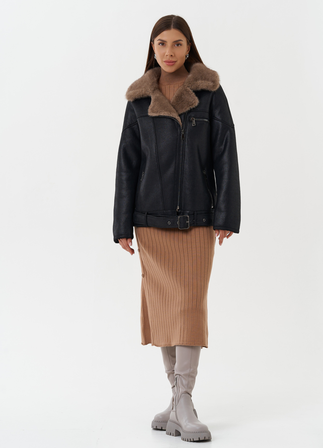Дубленка из эко кожи черного цвета модель № 27756 меха малина