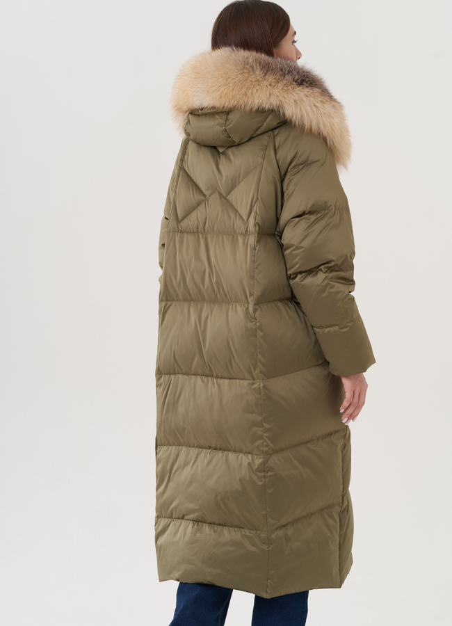 Пуховик с отделкой капюшона из меха лисы  модель № 25934 универмаг малина