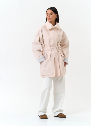 Женский светлый плащ с поясом