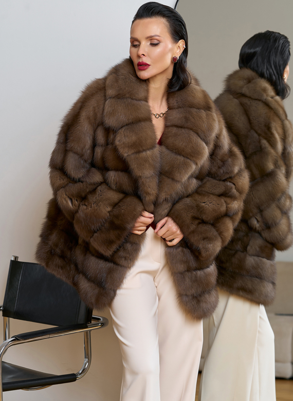 Женская шуба из куницы с английским воротником Женская шуба из куницы с английским воротником