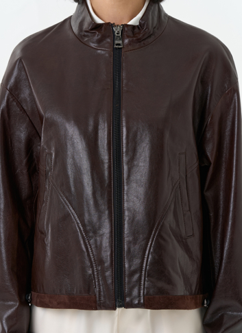 Женская короткая куртка из натуральной кожи