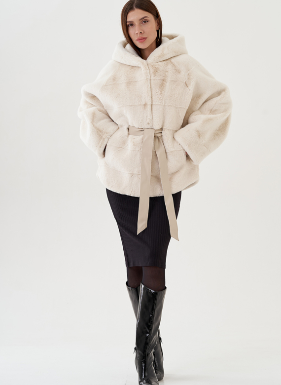 Куртка из эко меха с капюшоном