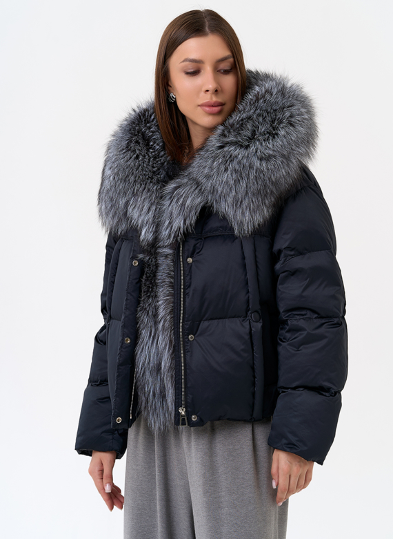 Женский пуховик с капюшоном из меха чернобурки