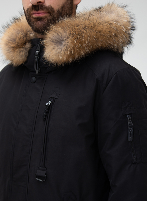 Мужской пуховик с капюшоном из меха енота