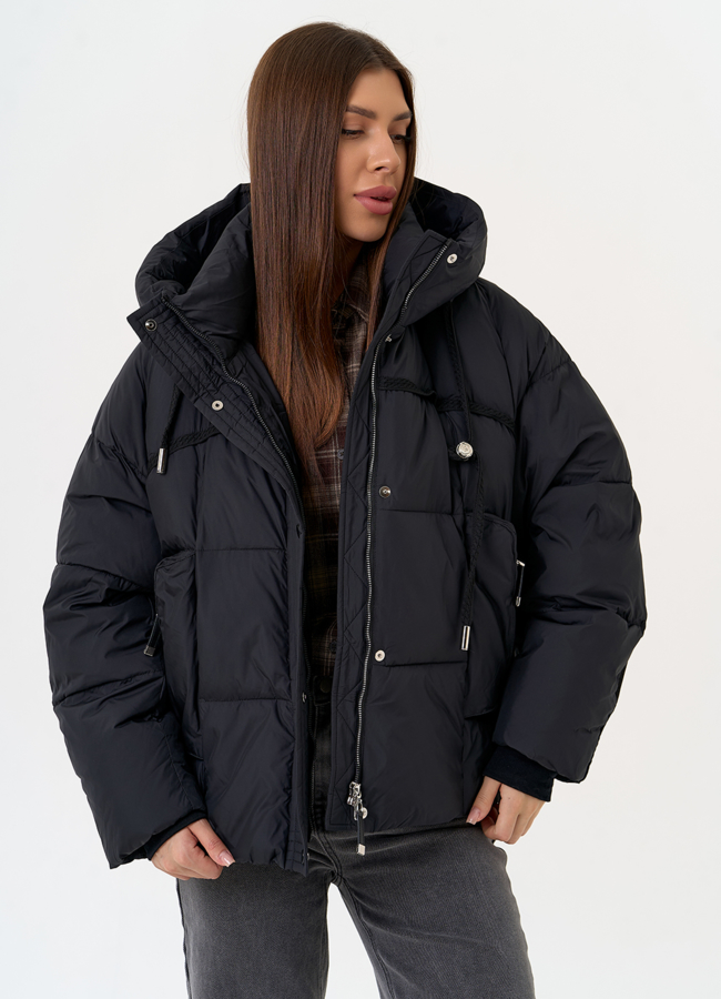 Женский пуховик черного цвета с капюшоном модель № 31521 универмаг малина