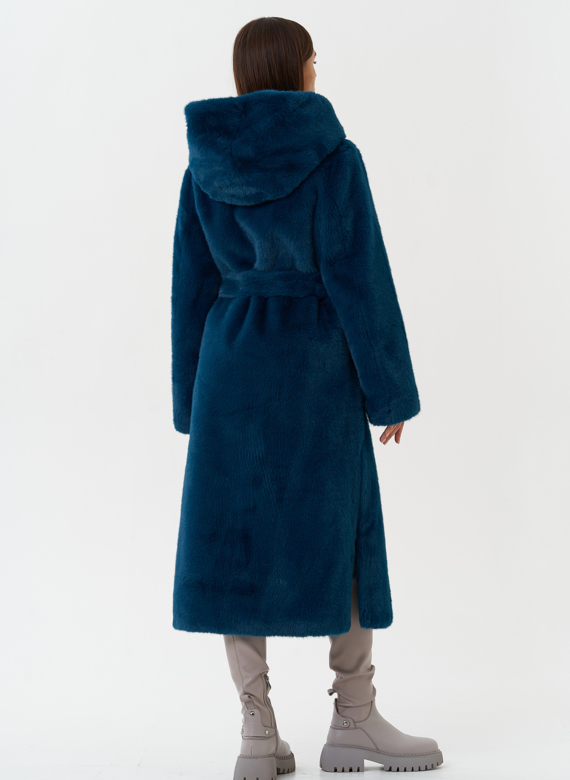 Удлиненное пальто из эко меха с капюшоном