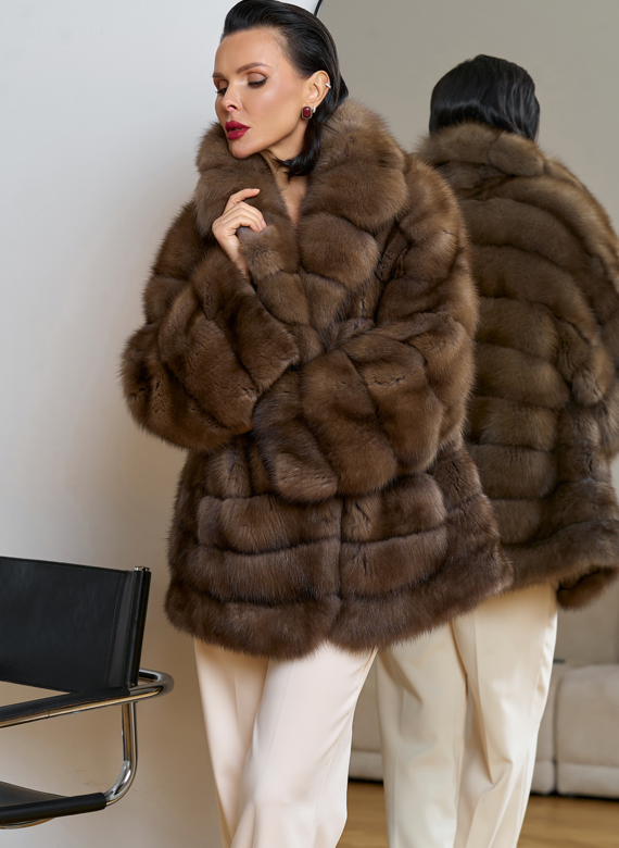 Женская шуба из куницы с английским воротником Женская шуба из куницы с английским воротником