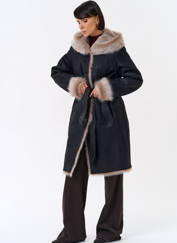 Женская натуральная дубленка с капюшоном