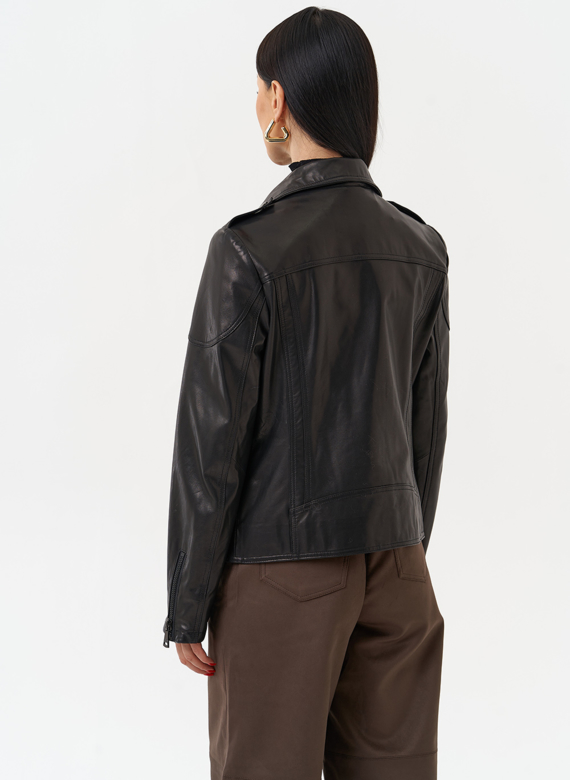 Куртка кожаная черного цвета