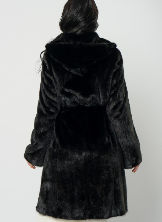 Норковая шуба с капюшоном и поясом черного цвета