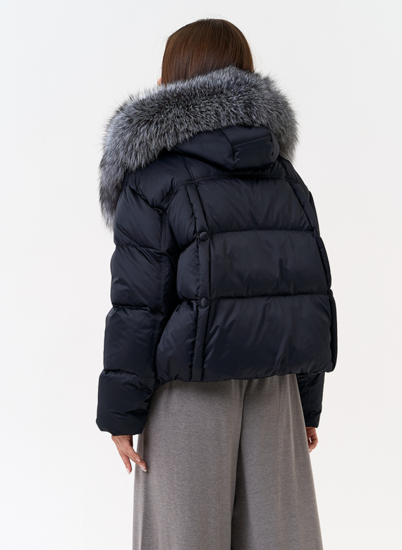 Женский пуховик с капюшоном из меха чернобурки