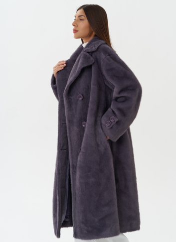 Длинное пальто из эко меха с поясом