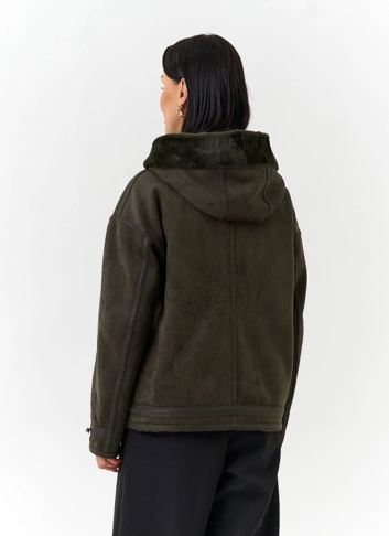 Женская дубленка из эко замши с капюшоном