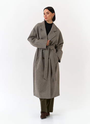 Женское пальто с английским воротником