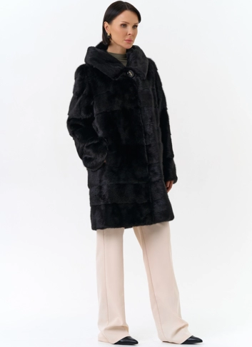 Шуба из норки с капюшоном черного цвета