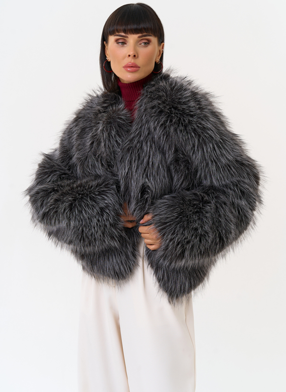 Короткая куртка из эко меха с декоративным поясом