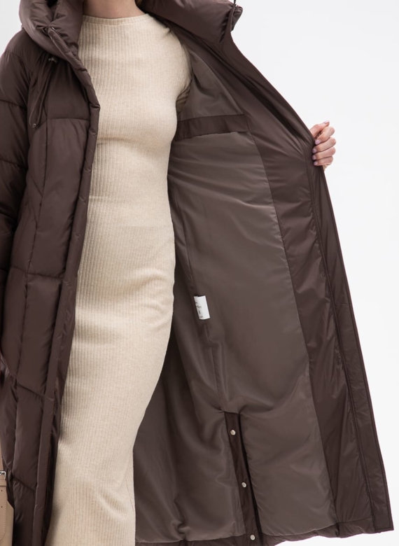 Женский пуховик с капюшоном и поясом