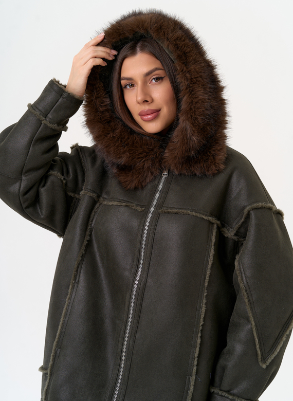 Женская дубленка из эко замши с капюшоном из эко меха