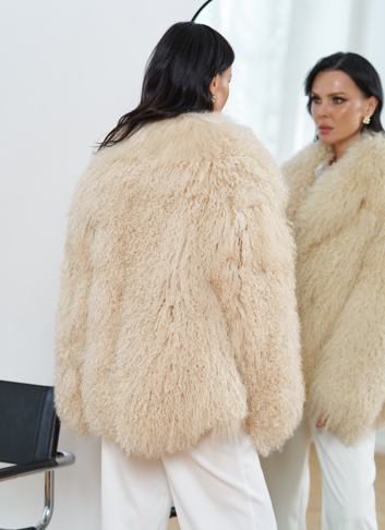 Женская шуба из меха ламы