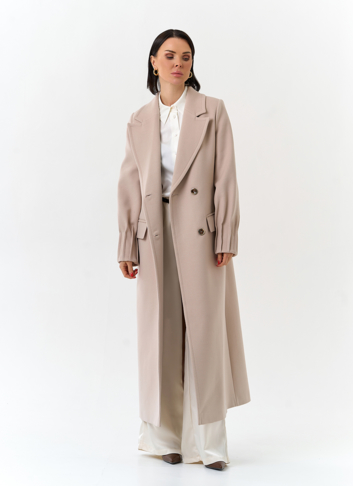 Женское светлое пальто с поясом