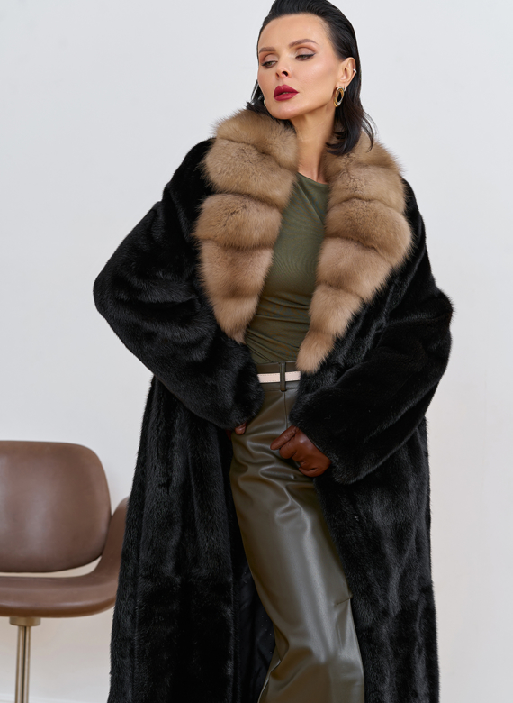 Шуба из меха норки с воротником из меха куницы Шуба из меха норки с воротником из меха куницы