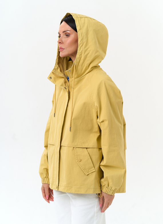 Женская ветровка с капюшоном