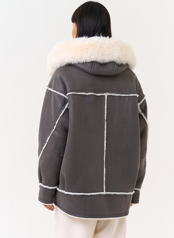 Женская дубленка из эко замши с капюшоном из эко меха