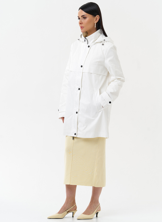 Плащ женский белого цвета