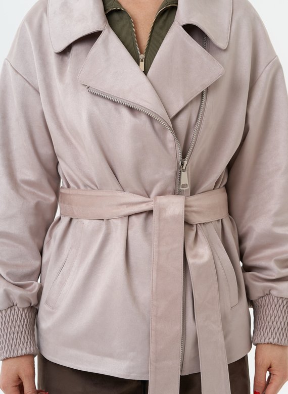 Женская куртка из эко замши с поясом