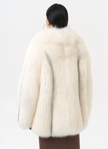 Белая куртка из лисы