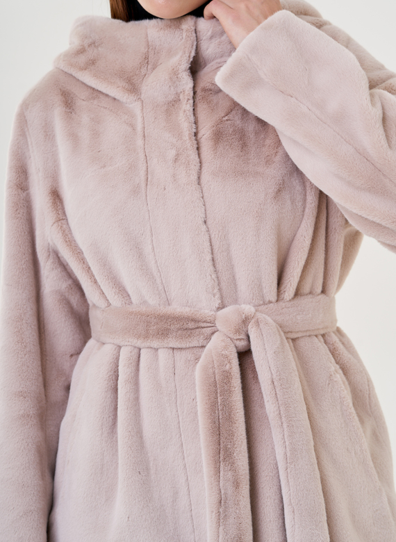 Двухстороннее пальто из эко меха с капюшоном