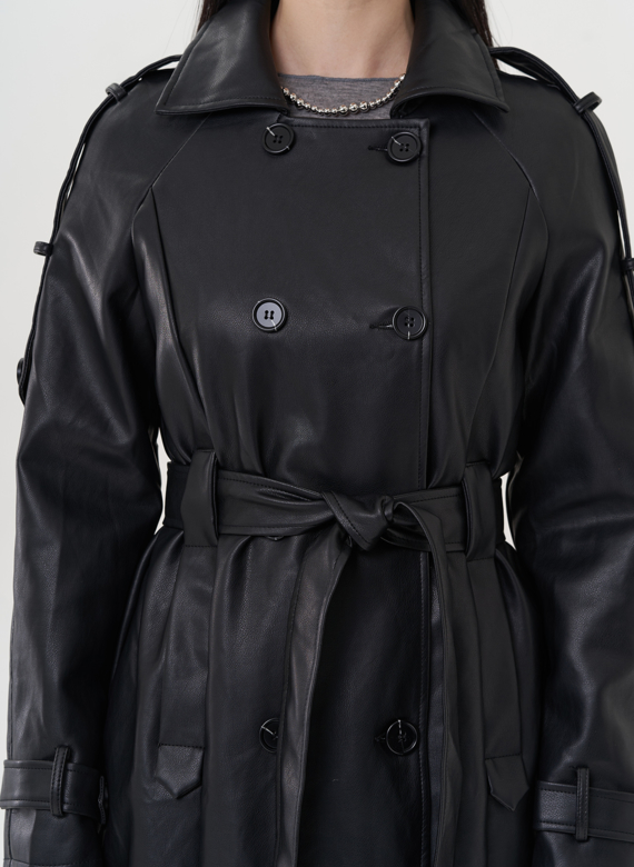 Тренч черного цвета из эко кожи