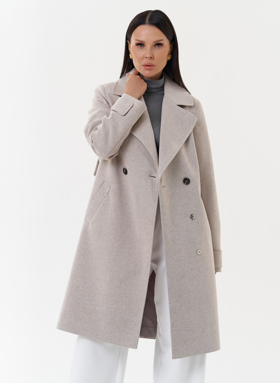 Пальто бежевого цвета с английским воротником