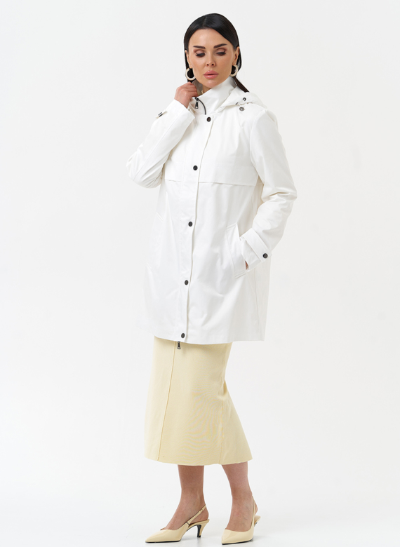 Плащ женский белого цвета