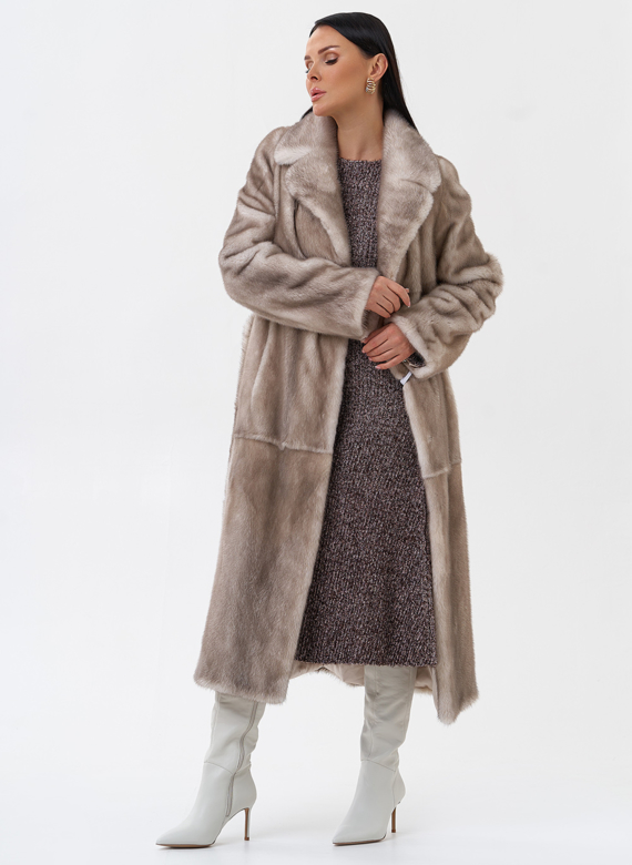 Длинная светлая норковая шуба