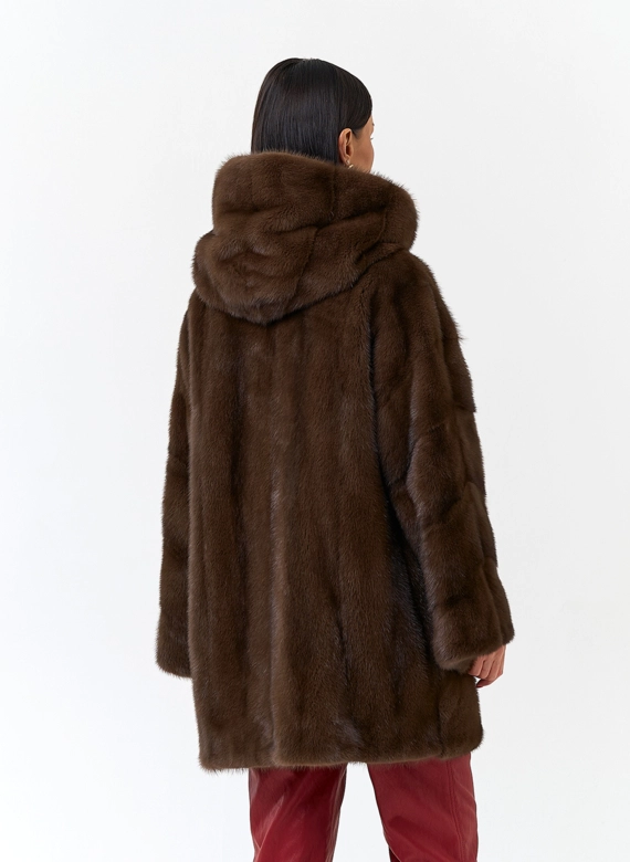 Женская шуба из меха норки с капюшоном