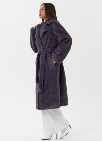 Длинное пальто из эко меха с поясом