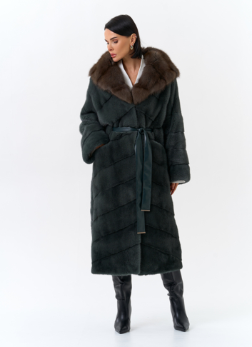 Шуба из меха норки с капюшоном из меха куницы