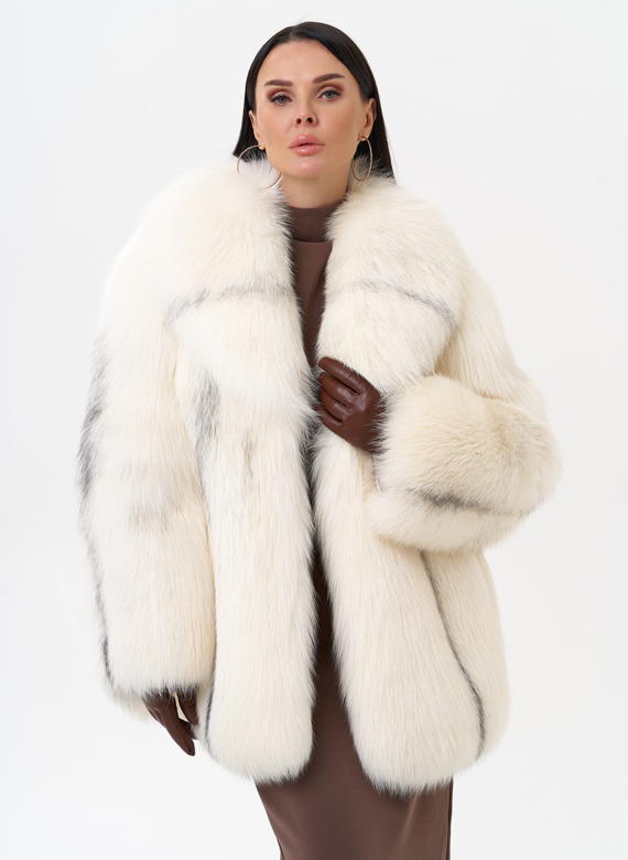Белая куртка из лисы