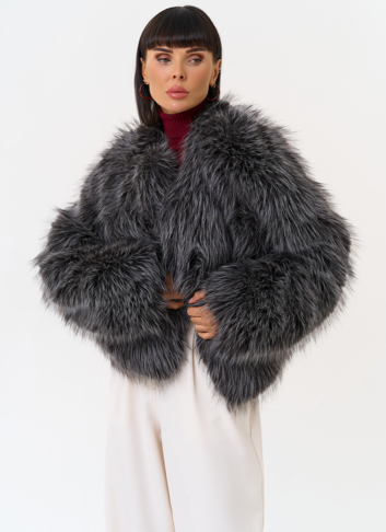 Короткая куртка из эко меха с декоративным поясом