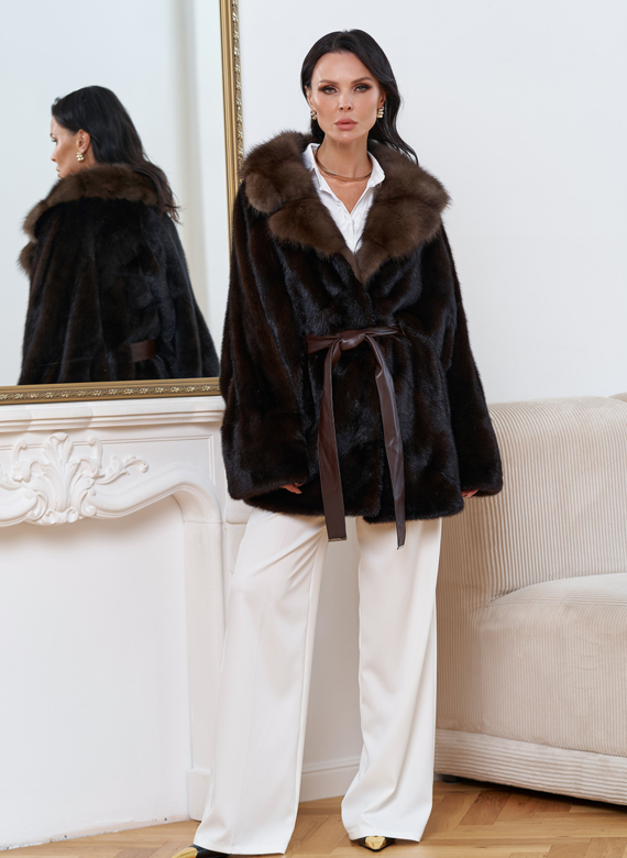 Женская шуба из меха норки с воротником из меха куницы