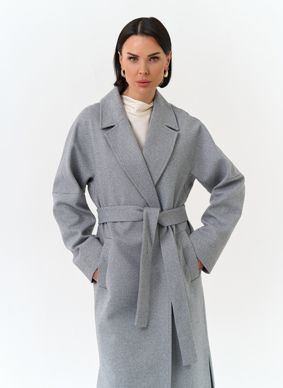 Женское пальто с английским воротником